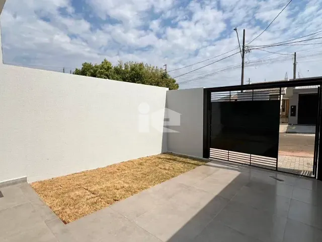 Casa 2 quartos e 1 banheiro, à venda, no bairro Jardim Nobre em Rolândia