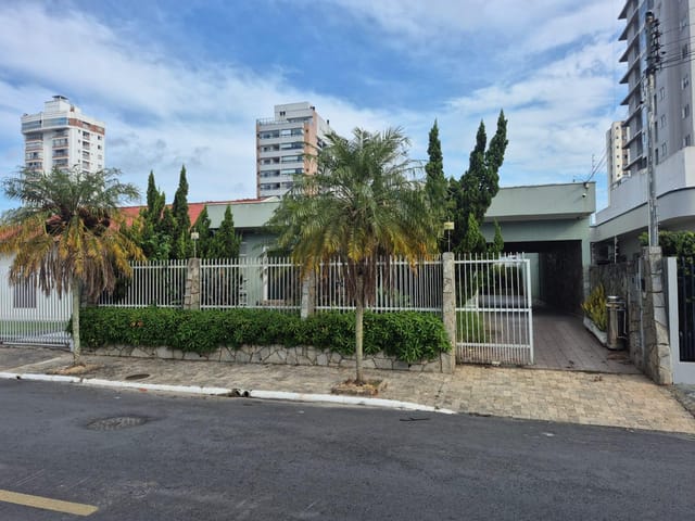 Casa com 444m² 3 quartos e 3 banheiros, à venda, no bairro São João em Itajaí
