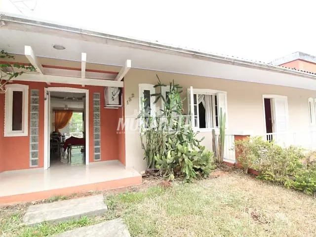 Casa com 330m² 7 quartos e 5 banheiros, à venda, no bairro Jardim em Concórdia