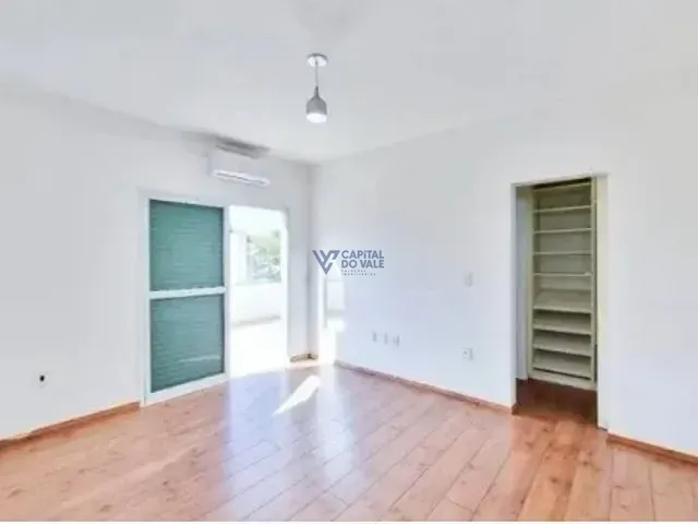 Casa 4 quartos e 2 banheiros, para alugar, no bairro Condomínio Esplanada do Sol em São José dos Campos