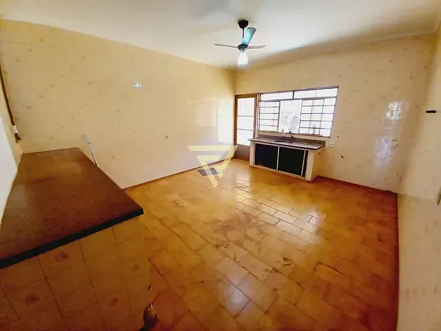 Casa com 300m² 3 quartos e 2 banheiros, à venda, no bairro Sumarezinho em Ribeirão Preto