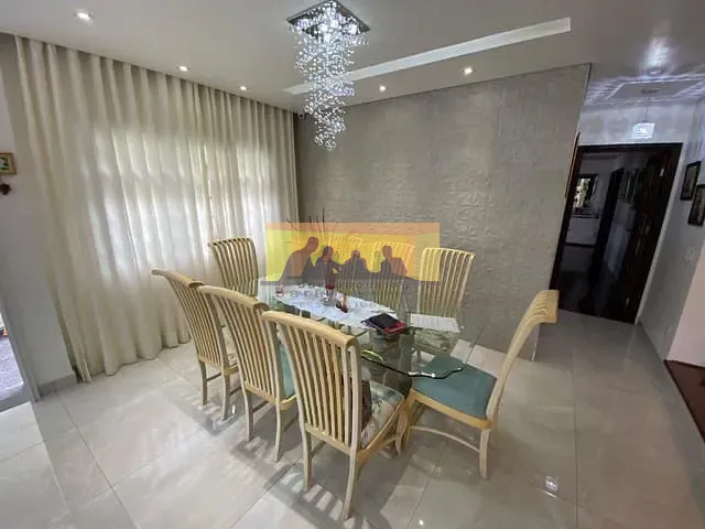 Casa com 480m² 5 quartos e 3 banheiros, à venda, no bairro Parque das Universidades em Campinas