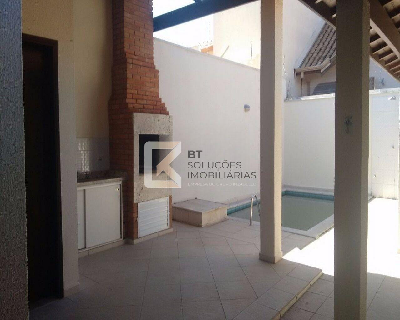 Casa à venda com 3 quartos, 207m² - Foto 1
