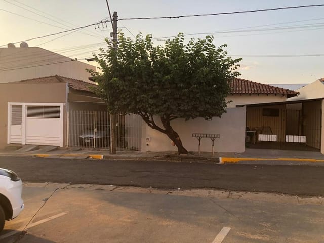 Casa com 288m² 4 quartos e 5 banheiros, à venda, no bairro Jardim Perola em Birigui