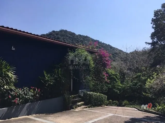Casa com 1900m², à venda, no bairro Independência em Petrópolis