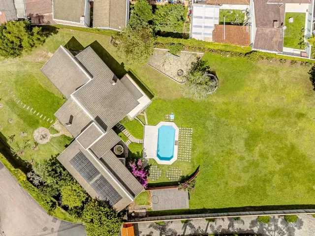 Casa com 3688m² 4 quartos e 8 banheiros, à venda, no bairro São Braz em Curitiba