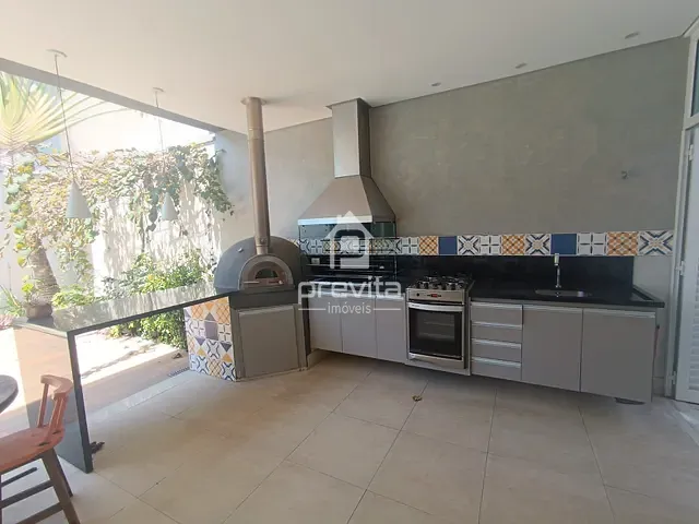 Casa com 300m² 4 quartos e 5 banheiros, para alugar, no bairro Piracangaguá em Taubaté