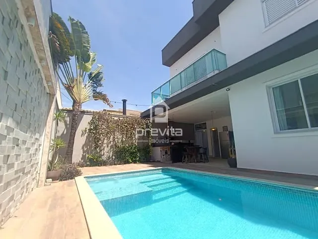 Casa com 300m² 4 quartos e 5 banheiros, para alugar, no bairro Piracangaguá em Taubaté