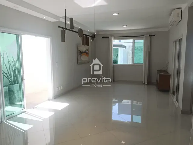 Casa com 300m² 4 quartos e 5 banheiros, para alugar, no bairro Piracangaguá em Taubaté