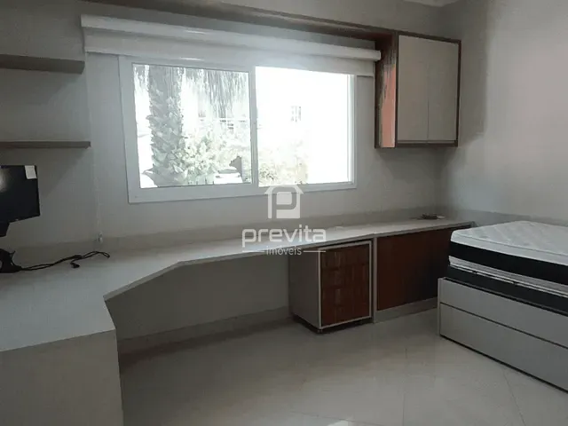 Casa com 300m² 4 quartos e 5 banheiros, para alugar, no bairro Piracangaguá em Taubaté