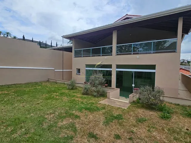 Casa 4 quartos e 3 banheiros, para alugar, no bairro Boa Vista em Piracaia