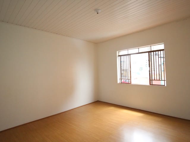 Casa com 165m² 3 quartos e 2 banheiros, à venda, no bairro Centro em Ponta Grossa