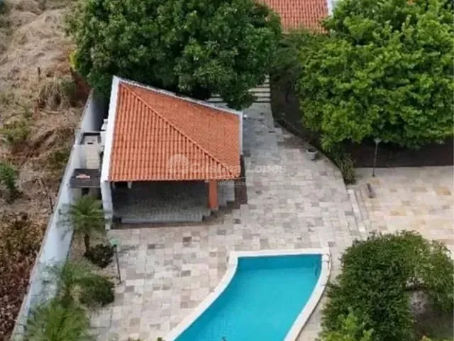 Casa com 1500m² 5 quartos e 6 banheiros, à venda, no bairro Cristo Rei em Teresina