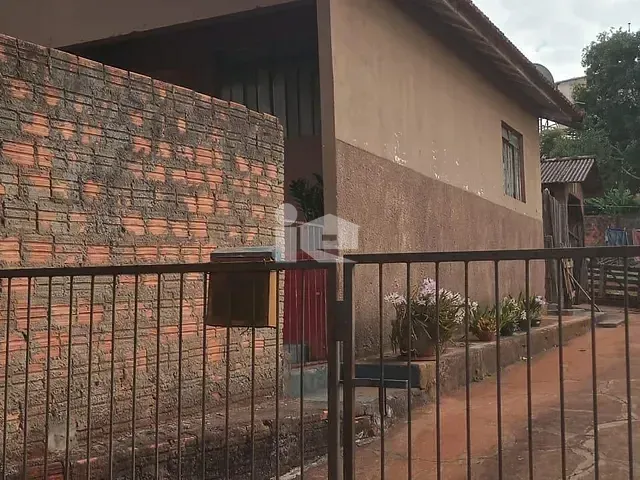 Casa 2 quartos e 1 banheiro, à venda, no bairro Jardim Caviúna em Rolândia