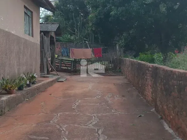 Casa 2 quartos e 1 banheiro, à venda, no bairro Jardim Caviúna em Rolândia