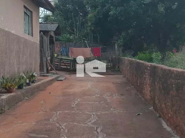 Casa 2 quartos e 1 banheiro, à venda, no bairro Jardim Caviúna em Rolândia