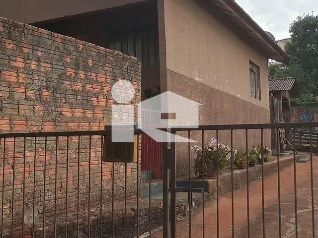 Casa 2 quartos e 1 banheiro, à venda, no bairro Jardim Caviúna em Rolândia