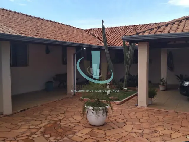 Casa com 560m² 3 quartos e 5 banheiros, à venda ou para alugar, no bairro VILA VIEIRA (VILA XAVIER) em ARARAQUARA