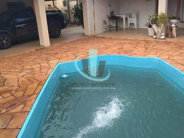 Casa com 560m² 3 quartos e 5 banheiros, à venda ou para alugar, no bairro VILA VIEIRA (VILA XAVIER) em ARARAQUARA
