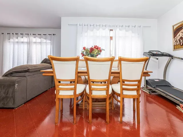 Casa 4 quartos e 2 banheiros, à venda, no bairro São Braz em Curitiba