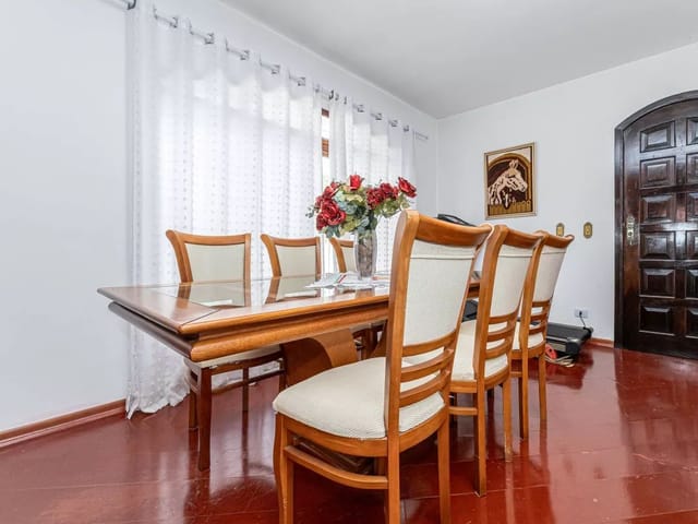 Casa 4 quartos e 2 banheiros, à venda, no bairro São Braz em Curitiba