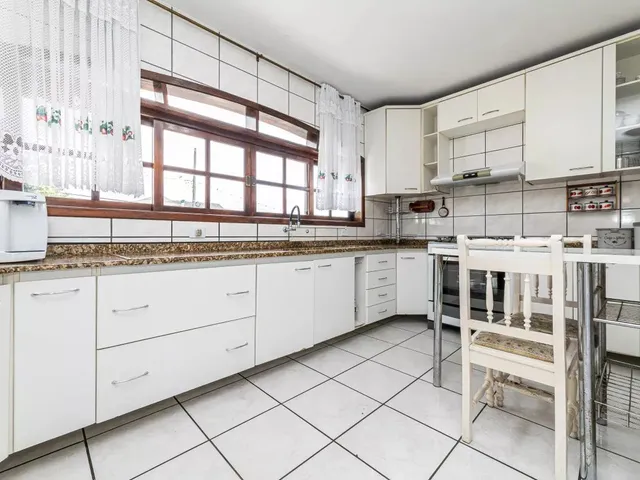 Casa 4 quartos e 2 banheiros, à venda, no bairro São Braz em Curitiba