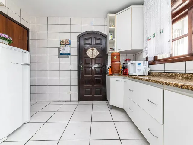 Casa 4 quartos e 2 banheiros, à venda, no bairro São Braz em Curitiba