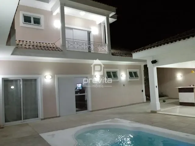 Casa com 350m² 3 quartos e 3 banheiros, à venda, no bairro Piracangaguá em Taubaté