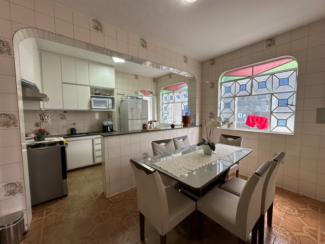 Casa com 360m² 3 quartos e 1 banheiro, à venda, no bairro Jardim Alvorada em Belo Horizonte