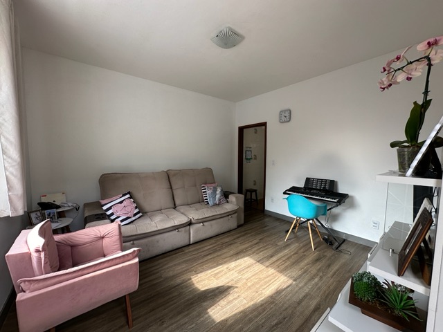 Casa com 360m² 3 quartos e 1 banheiro, à venda, no bairro Jardim Alvorada em Belo Horizonte
