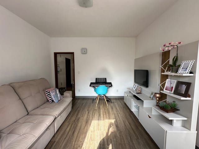 Casa com 360m² 3 quartos e 1 banheiro, à venda, no bairro Jardim Alvorada em Belo Horizonte