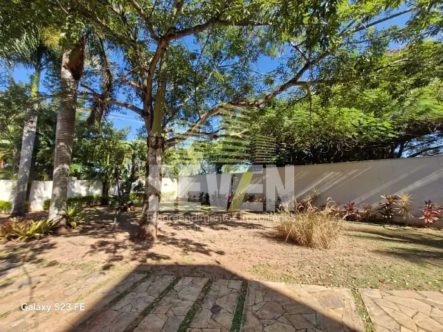 Casa com 3000m², à venda, no bairro Jardim Shangri-Lá em Bauru