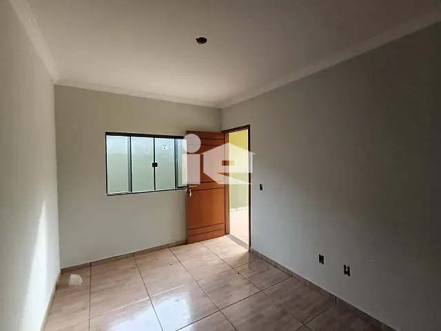 Casa 3 quartos e 1 banheiro, para alugar, no bairro Jardim Pioneiros em Rolândia