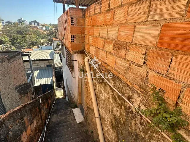 Casa 9 quartos e 4 banheiros, à venda, no bairro Penha em Belo Horizonte