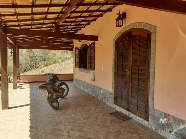 Casa com 1726m² 2 quartos e 1 banheiro, à venda ou para alugar, no bairro Araras em Petrópolis