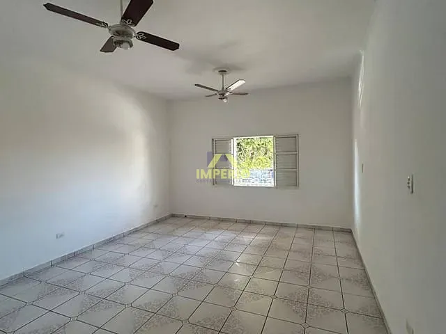 Casa com 90m² 2 quartos e 2 banheiros, para alugar, no bairro Centro em Salto