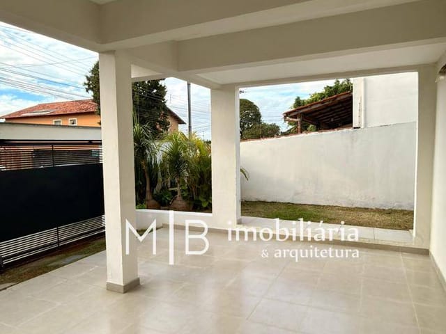 Casa 3 quartos e 2 banheiros, para alugar, no bairro Centro em Lavras