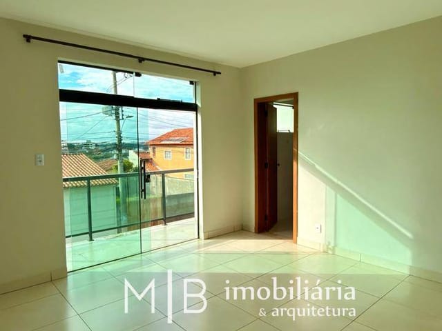 Casa 3 quartos e 2 banheiros, para alugar, no bairro Centro em Lavras