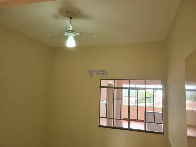 Casa 2 quartos e 2 banheiros, para alugar, no bairro Centro em São José dos Campos