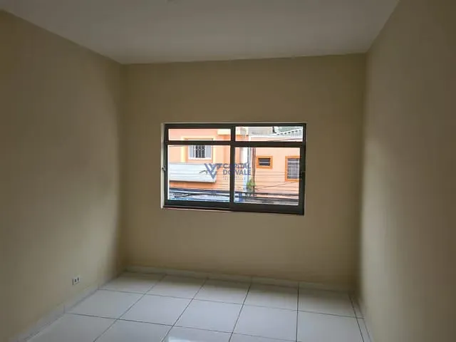 Casa 2 quartos e 2 banheiros, para alugar, no bairro Centro em São José dos Campos