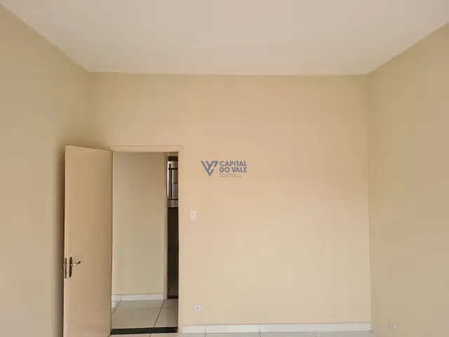 Casa 2 quartos e 2 banheiros, para alugar, no bairro Centro em São José dos Campos
