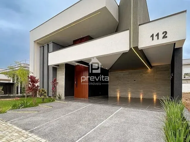 Casa com 300m² 3 quartos e 5 banheiros, à venda, no bairro Piracangaguá em Taubaté