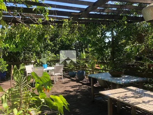 Casa com 750m² 4 quartos e 2 banheiros, à venda, no bairro Itacoatiara em Niterói