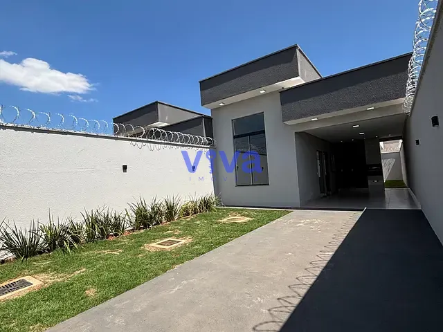Casa 3 quartos e 2 banheiros, à venda, no bairro Jardim Veneza em Aparecida de Goiânia