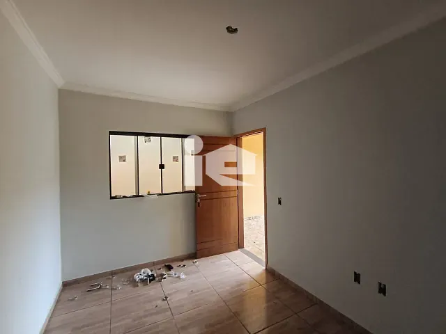Casa 3 quartos e 1 banheiro, para alugar, no bairro JARDIM PIONEIROS em Rolândia