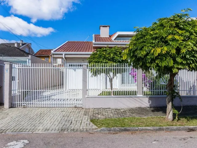 Casa com 330m² 2 quartos e 4 banheiros, à venda, no bairro Santa Felicidade em Curitiba