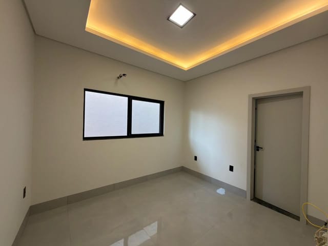 Casa com 360m² 4 quartos e 1 banheiro, à venda, no bairro Residencial Paris em Sinop