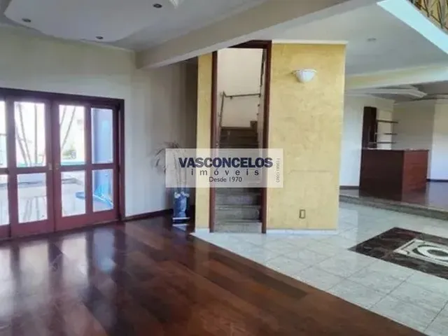 Casa com 400m² 4 quartos e 2 banheiros, à venda, no bairro Vila Zezé em Jacareí
