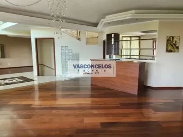Casa com 400m² 4 quartos e 2 banheiros, à venda, no bairro Vila Zezé em Jacareí