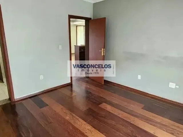 Casa com 400m² 4 quartos e 2 banheiros, à venda, no bairro Vila Zezé em Jacareí